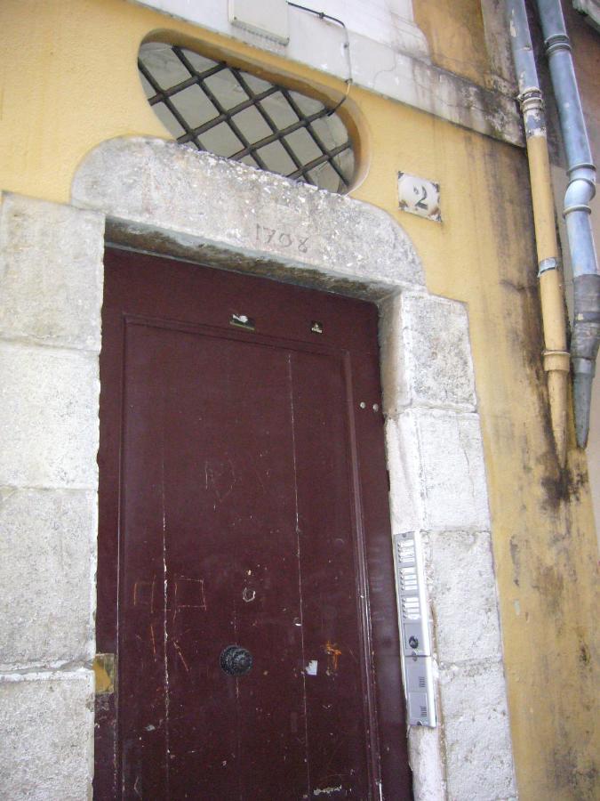 Old Town Luxury 3 Beds Apartment Nizza